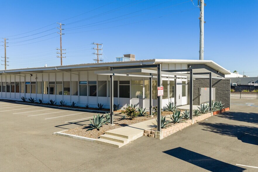 333 W & 501 E Cerritos Ave, Anaheim, CA à louer - Photo du bâtiment - Image 3 de 7