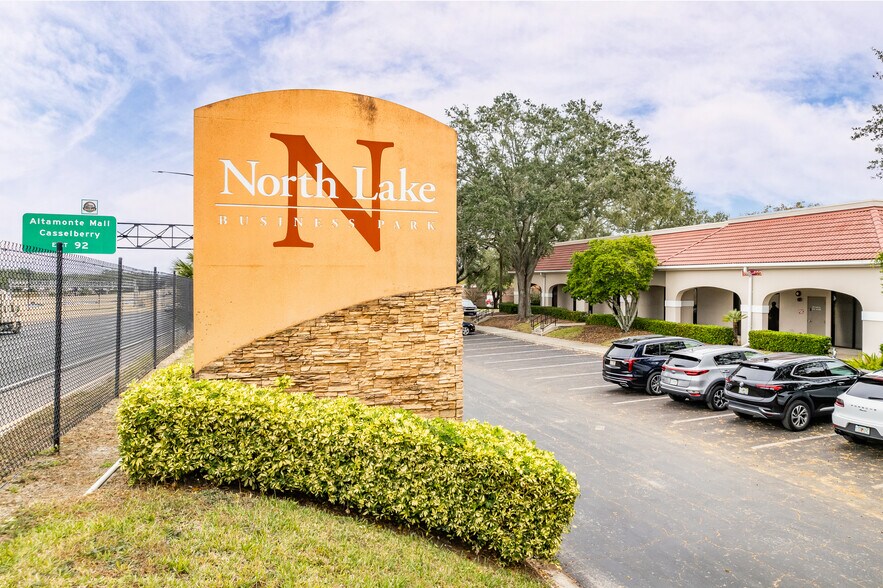 528 Northlake Blvd, Altamonte Springs, FL à louer - Photo de l’enseigne - Image 3 de 10