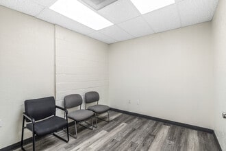 2825 E Tahquitz Canyon Way, Palm Springs, CA for lease Interior Photo- Image 2 of 2