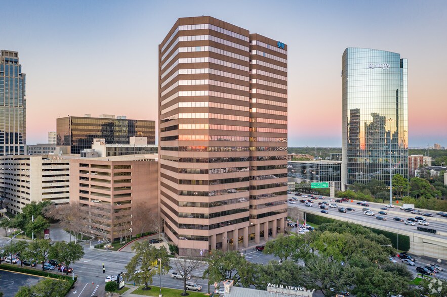 1800 West Loop S, Houston, TX à louer - Photo du bâtiment - Image 3 de 23