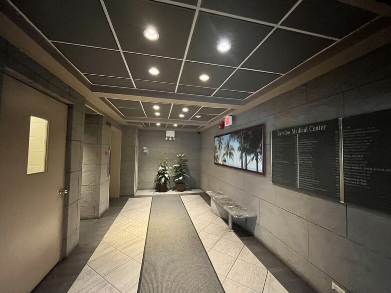 29 Barstow Rd, Great Neck, NY for lease - Lobby - Image 3 of 6