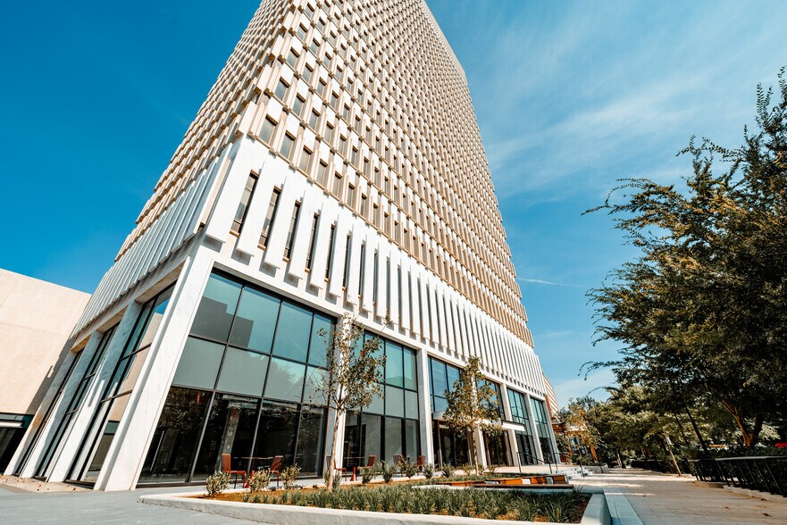 301 N Main St, Greenville, SC à louer - Photo du bâtiment - Image 3 de 7