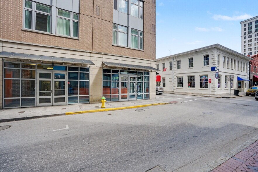 110 W Bryan St, Savannah, GA à louer - Photo du bâtiment - Image 3 de 21