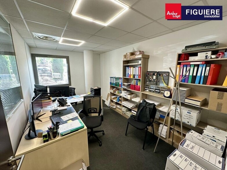 240 Rue Louis De Broglie, Aix-en-Provence for lease - Interior Photo - Image 3 of 20
