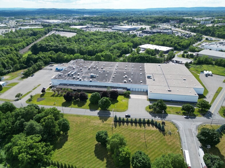 95 Ballard Rd, Middletown, NY for lease - Building Photo - Image 1 of 6