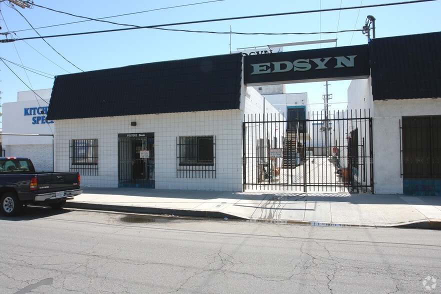 15954-15958 Arminta St, Van Nuys, CA for lease - Building Photo - Image 3 of 21