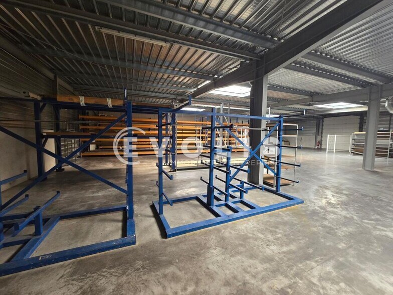 Flex in Chilly Mazarin for lease - Building Photo - Image 3 of 15