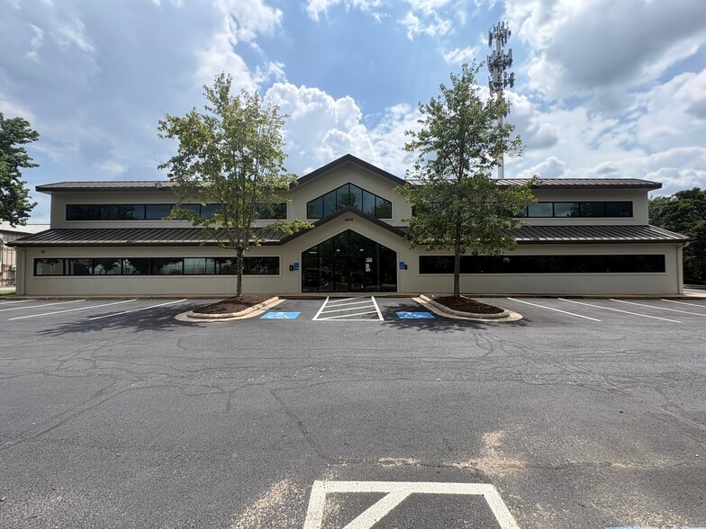 2805 E Zion Rd, Fayetteville, AR à louer - Photo du bâtiment - Image 1 de 11