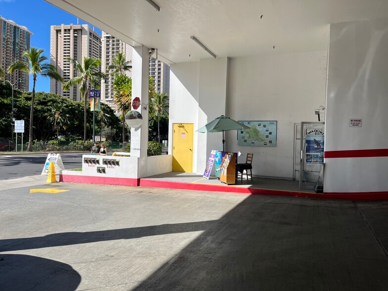 1920 Ala Moana Blvd, Honolulu, HI for lease - Building Photo - Image 2 of 9