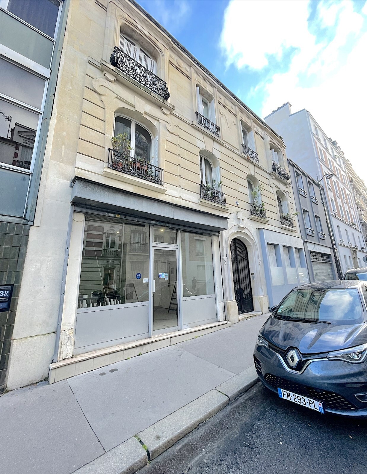 Retail in Paris for sale Building Photo- Image 1 of 9