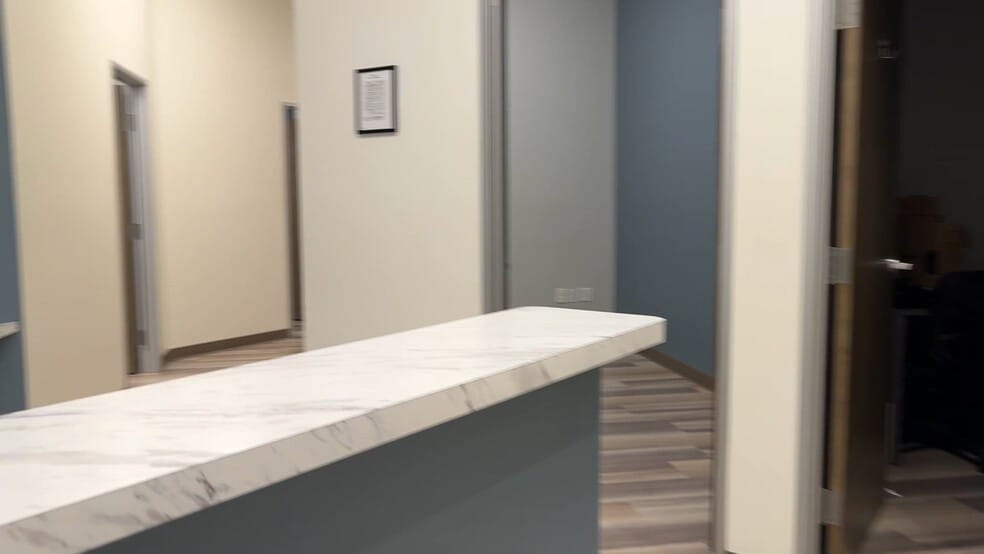 13331 W Indian School Rd, Litchfield Park, AZ à louer - Vidéo sur l’inscription commerciale - Image 2 de 19