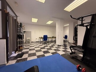 Plus de détails pour Multi-résidentiel à vendre