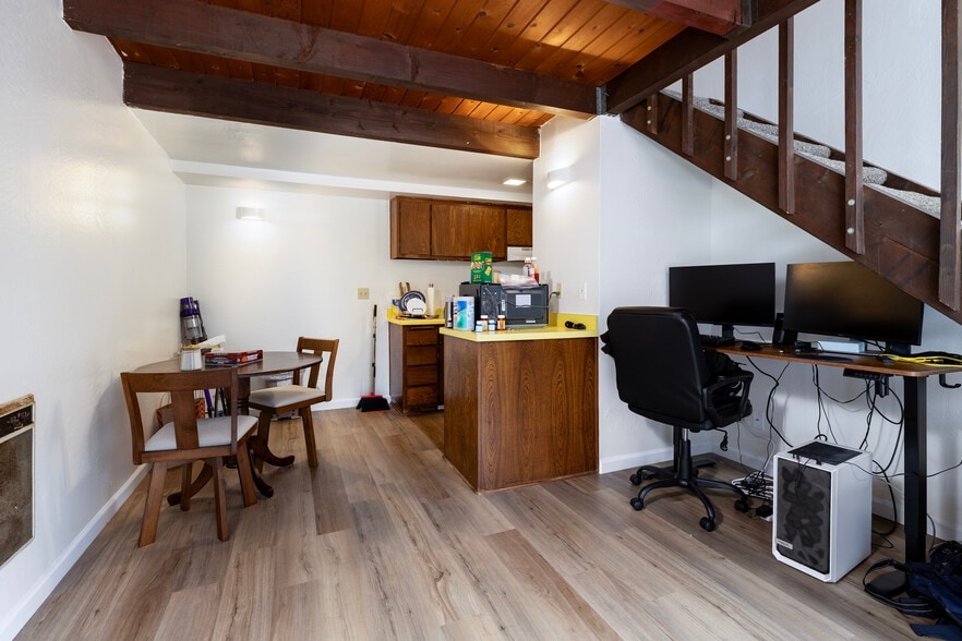 357 Mathilda Dr, Goleta, CA à vendre - Photo du bâtiment - Image 3 de 7