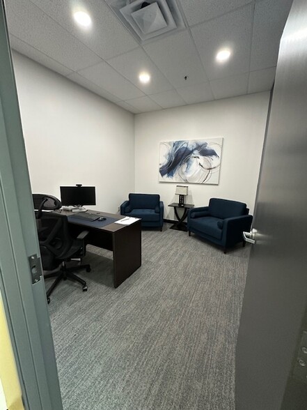 6905 E 96th St, Indianapolis, IN for lease - Building Photo - Image 3 of 5