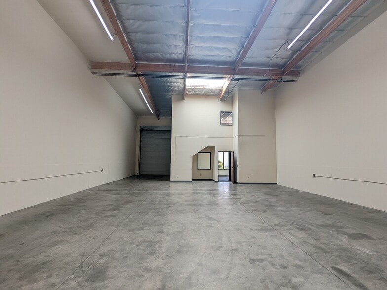 10928 Weaver Ave, South El Monte, CA à louer - Photo du bâtiment - Image 2 de 5