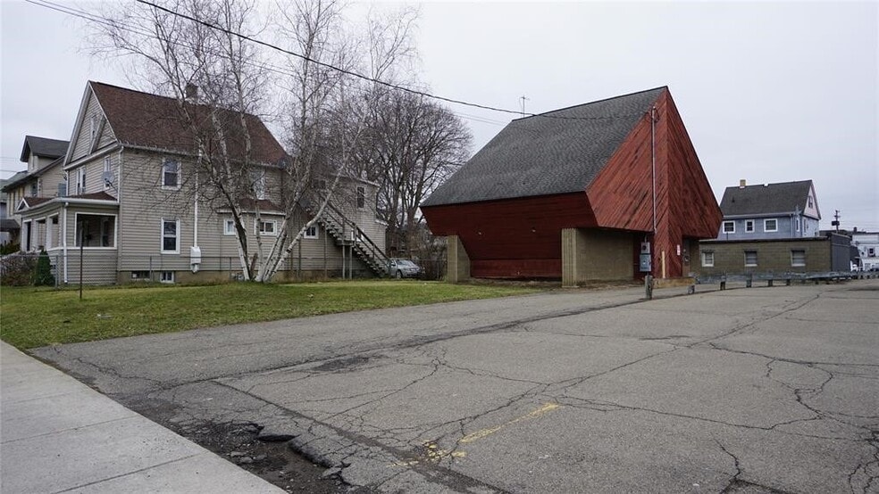 7 Jefferson Ave, Endicott, NY à vendre - Photo du bâtiment - Image 3 de 9