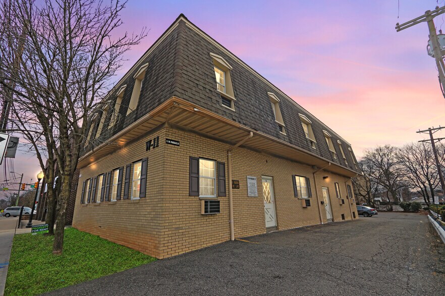 11 W Passaic St, Rochelle Park, NJ for lease - Building Photo - Image 1 of 1