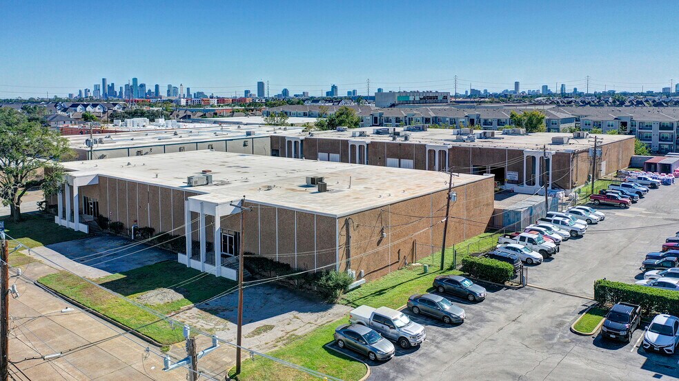 6855 Wynnwood Ln, Houston, TX à louer - Photo du bâtiment - Image 2 de 17