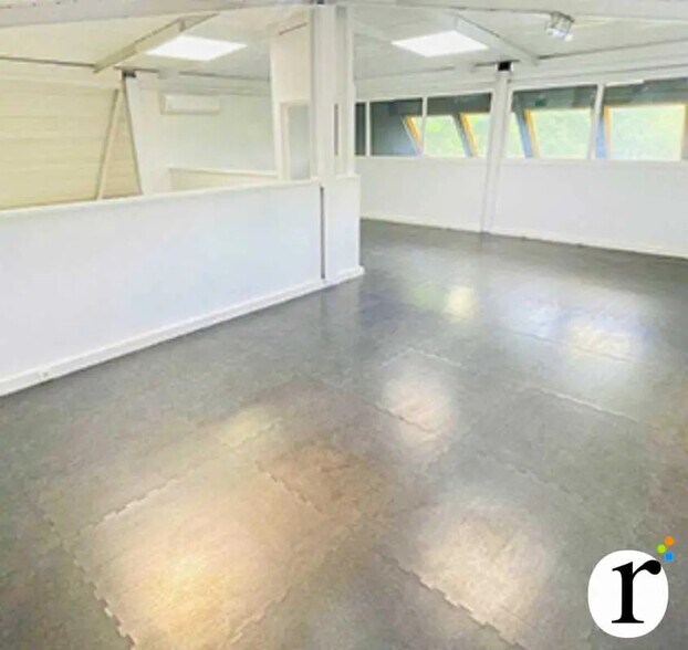 Office in Wasquehal for lease - Building Photo - Image 1 of 6