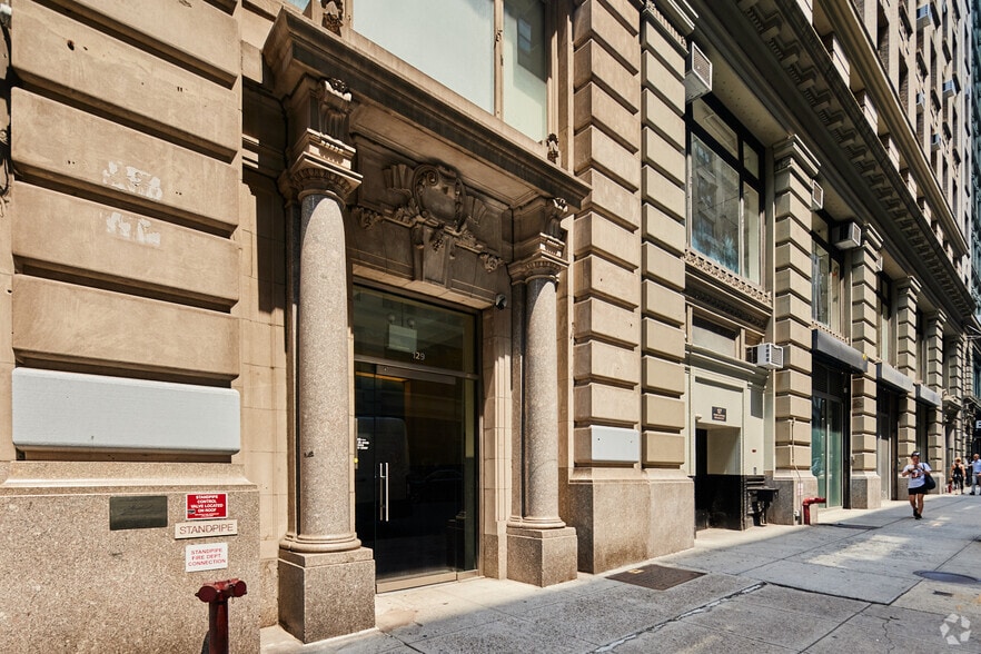 129-133 W 27th St, New York, NY à louer - Photo du bâtiment - Image 3 de 12