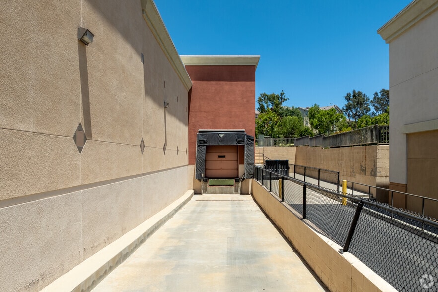 28150 Newhall Ranch Rd, Valencia, CA for sale - Building Photo - Image 2 of 4