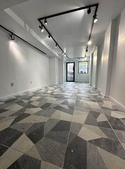 203 Chrystie St, New York, NY for lease - Building Photo - Image 2 of 3