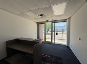 211-285 W Airtex Blvd, Houston, TX for lease Interior Photo- Image 2 of 11