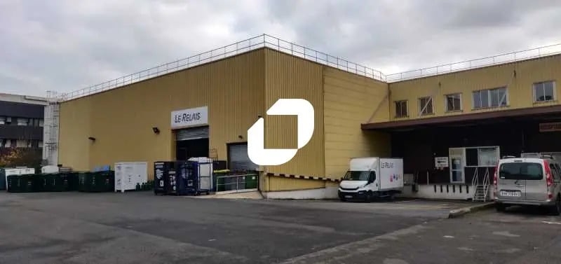 Office in Bobigny for lease - Building Photo - Image 2 of 13