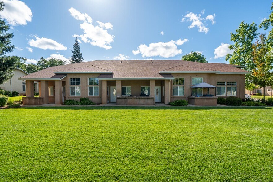 1299 Heavenly Oak Ln, Redding, CA à vendre - Photo du bâtiment - Image 2 de 5