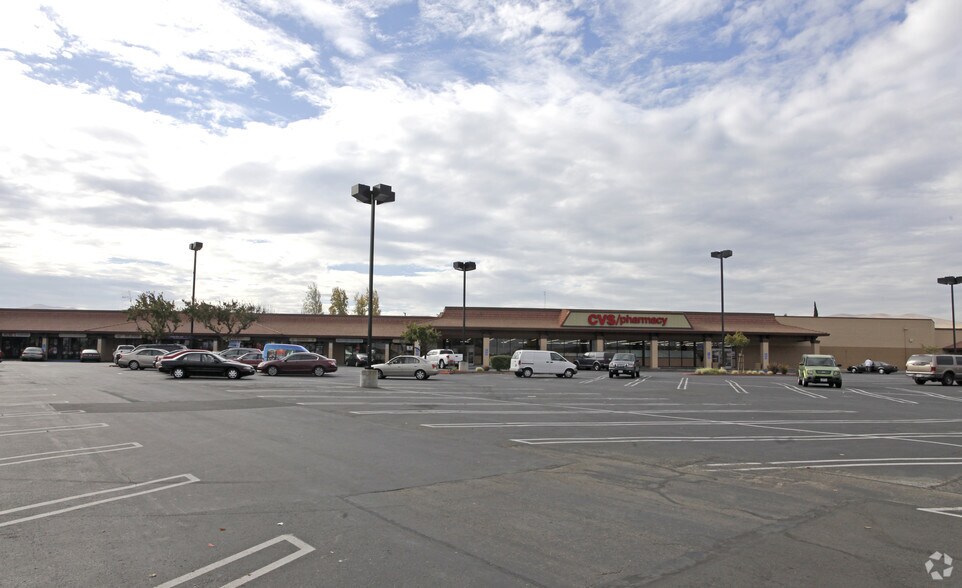 200-396 Atlantic Ave, Pittsburg, CA à louer - Photo du bâtiment - Image 2 de 5