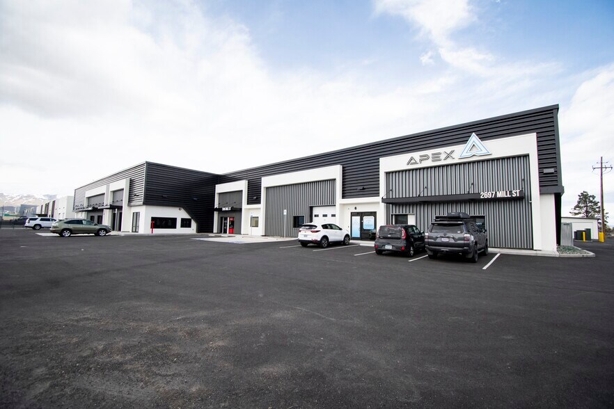 2675-2697 Mill St, Reno, NV à louer - Photo du bâtiment - Image 2 de 4