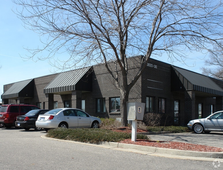 3820-3830 44th St SE, Grand Rapids, MI for lease - Building Photo - Image 3 of 14