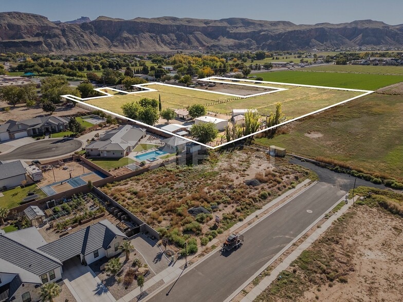 896 S 700 W, Hurricane, UT for sale - Building Photo - Image 1 of 5