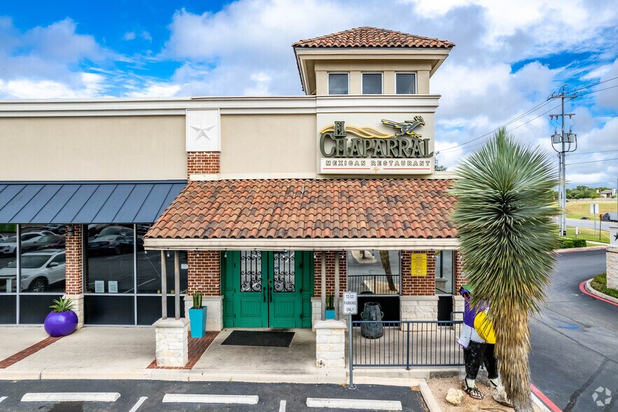 2838 N Loop 1604 E, San Antonio, TX à louer - Photo du bâtiment - Image 3 de 21