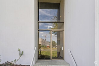 1942-1958 Sabre St, Hayward, CA for lease Building Photo- Image 2 of 9