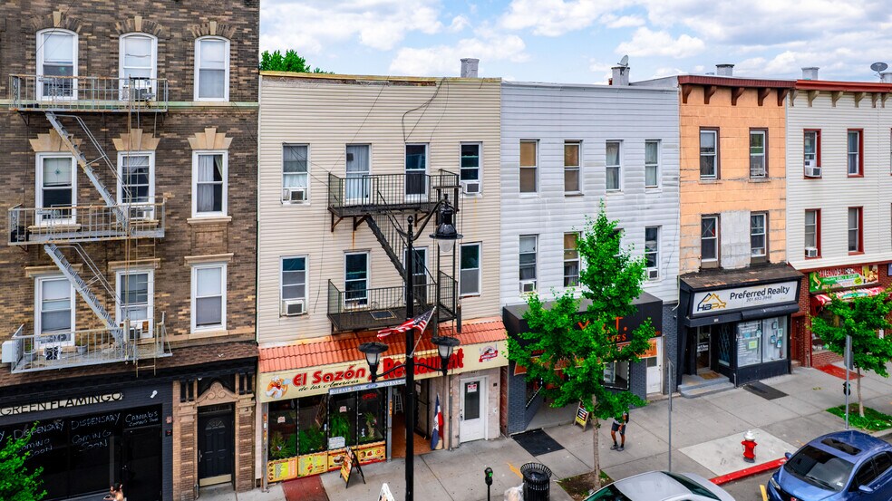 449 Central Ave, Jersey City, NJ à vendre - Photo du bâtiment - Image 3 de 17
