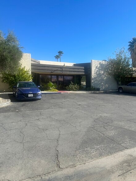 755-783 S Williams Rd, Palm Springs, CA à louer - Photo du bâtiment - Image 2 de 8