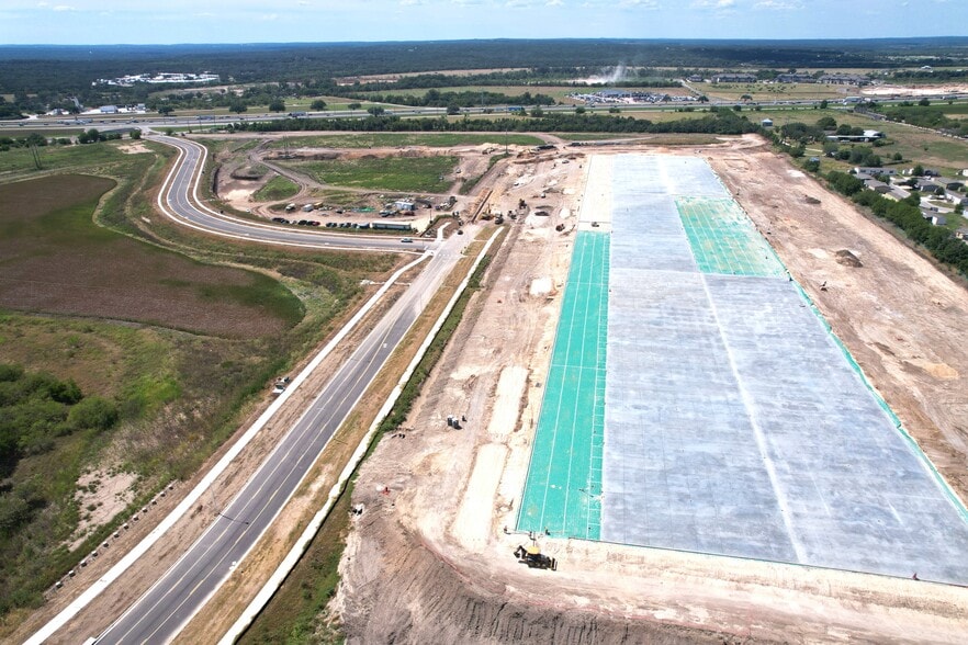 2700 N Interstate 35, San Marcos, TX à louer - Photo de construction - Image 3 de 5