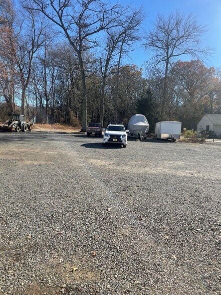 845 Monmouth Rd, Cream Ridge, NJ à vendre - Photo du bâtiment - Image 3 de 3