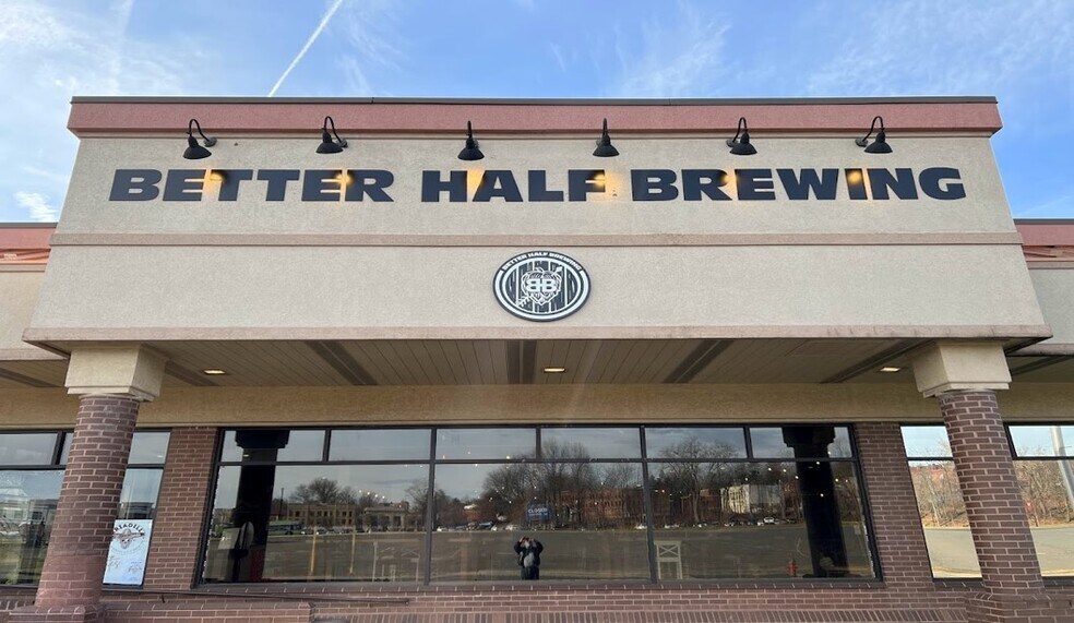 59 N Main St, Bristol, CT à vendre - Photo du bâtiment - Image 2 de 34