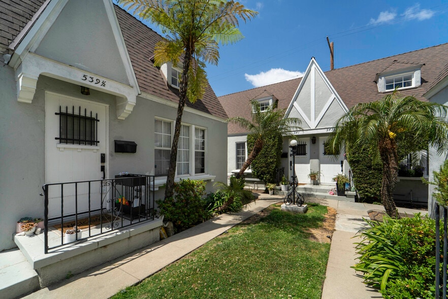 537 N Orange Dr, Los Angeles, CA à vendre - Photo du bâtiment - Image 3 de 42