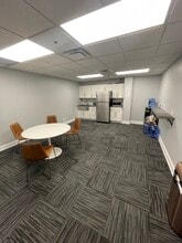 349 W Commercial St, East Rochester, NY à louer Photo intérieure- Image 1 de 2