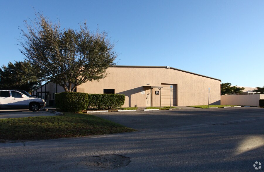 3670 Broadway Ave, Fort Myers, FL à vendre - Photo du bâtiment - Image 2 de 3