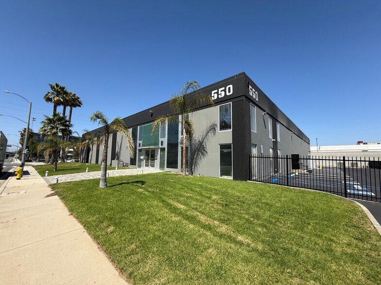 550 N Nash St, El Segundo, CA à louer - Photo du bâtiment - Image 2 de 11
