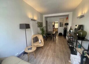 Retail in Paris for lease Interior Photo- Image 2 of 4