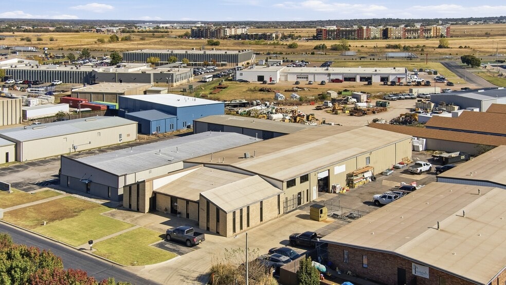 2805 Broce Dr, Norman, OK à vendre - Photo du bâtiment - Image 2 de 10