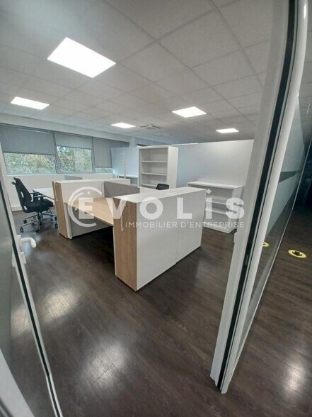 Office in Collegien for lease - Interior Photo - Image 2 of 7