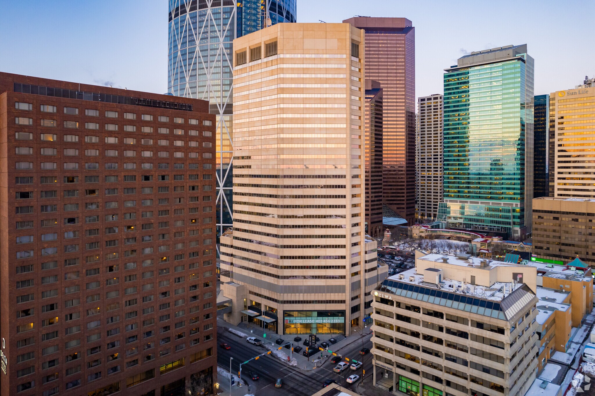 411 1st St SE, Calgary, AB à louer Photo du bâtiment- Image 1 de 19