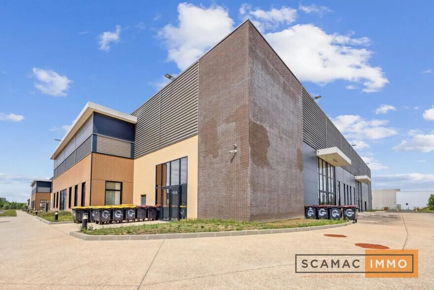 Industrial in Sucy-en-Brie for lease - Building Photo - Image 1 of 1