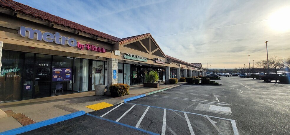 1354-1366 East Ave, Chico, CA à louer - Photo du bâtiment - Image 3 de 7